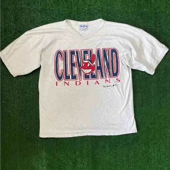 The Game womens Cleveland Indians Gray T-Shirt - Picture 1 of 4
